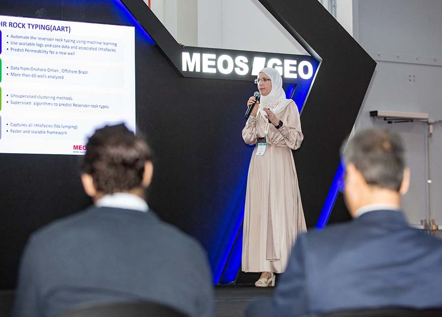 EME25MGO-Live Labs Speaker - Audience_1 (r)